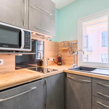 Functional Flat In The Heart Of Old Lille. Lejlighed